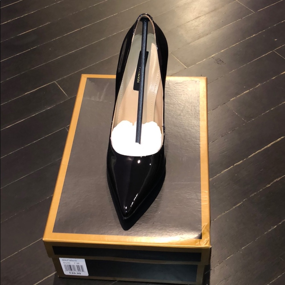 Black pumps